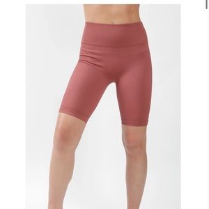 90 degree by reflex high wasted apple butter 9” biker shorts